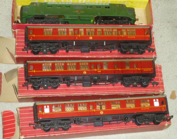 Hornby Dublo 2232 Co-Co diesel locomotive in B.R. green and three Super Detail passenger coaches Image