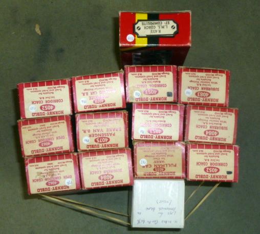 Twelve Hornby Dublo Super Detail passenger stock comprising 4062 Image