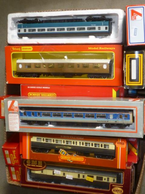 Twenty nine passenger coaches by Triang Image