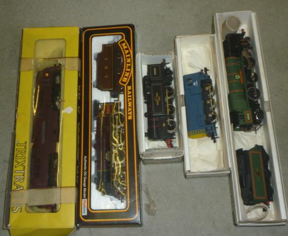 Five locomotives comprising Wrenn Class 08 in B.R. blue Image