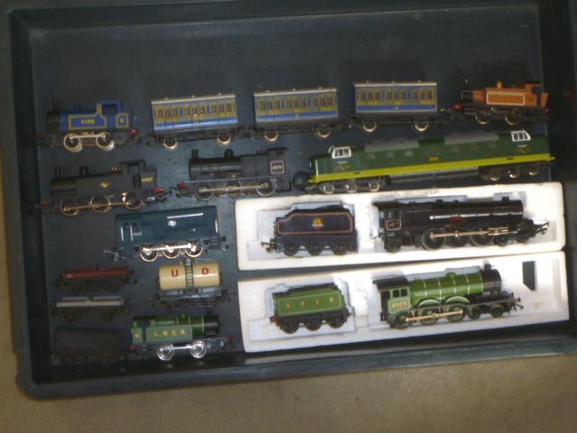 Nine locomotives by Hornby and Lima including 08 Class Shunter Image