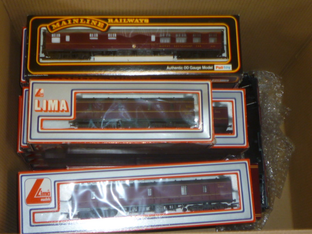 Eighteen B.R. passenger coaches by Lima Image