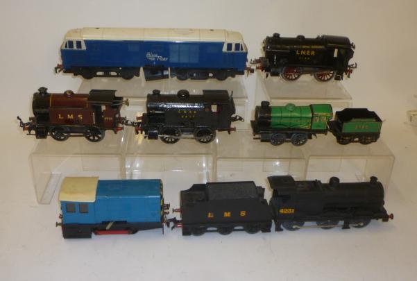 Playworn O gauge locomotives including Triang Hymek Diesel Image