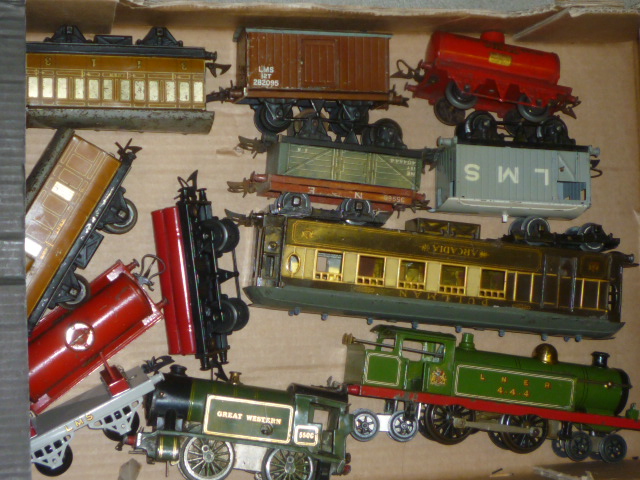 Hornby L.N.E.R. clockwork 4-4-4 tank Image