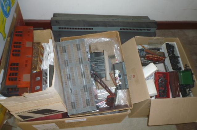 A quantity of O gauge wagon parts Image