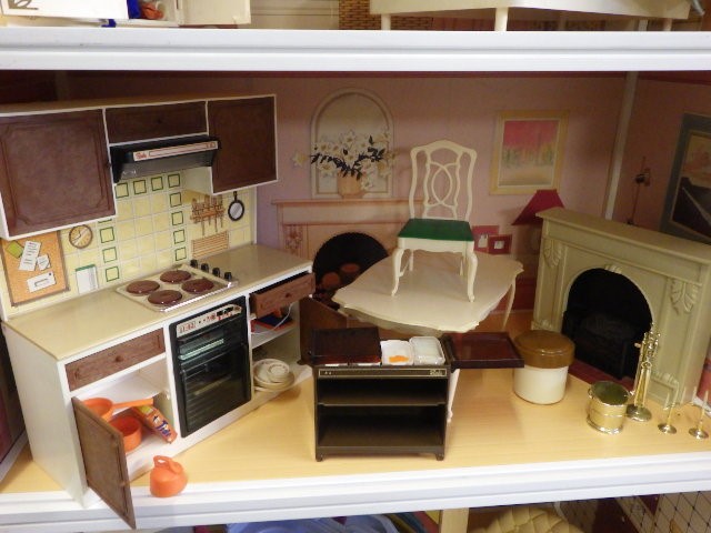 A large quantity of Sindy items Image