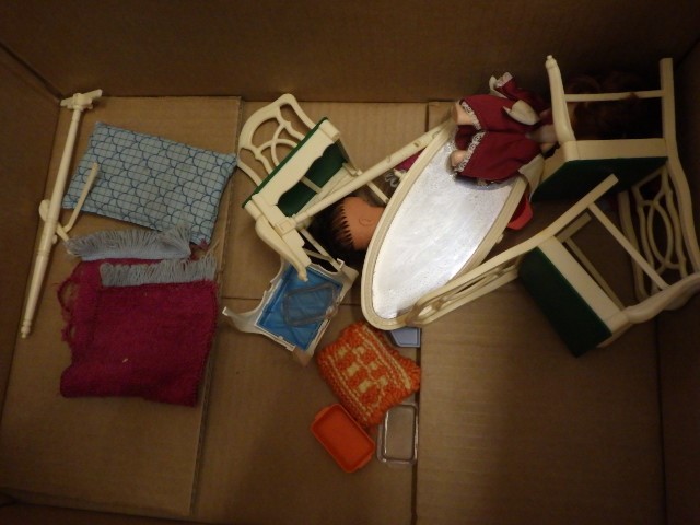 A large quantity of Sindy items Image