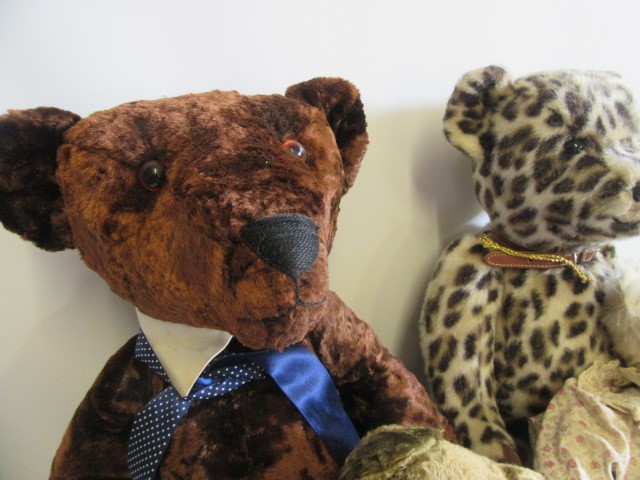 Five modern collectors bears Image