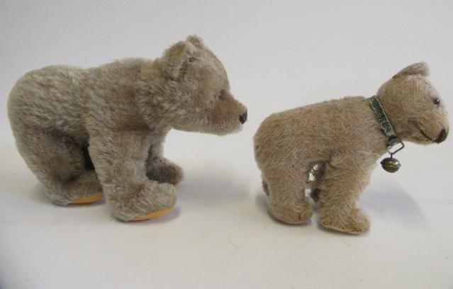 Two Steiff standing bears Image