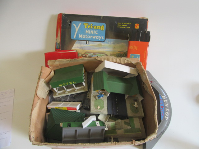Minic Motorways track and accessories Image
