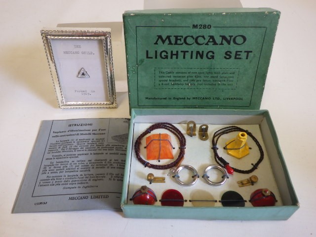 Meccano Lighting Set Image