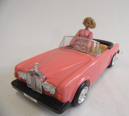 Zima FAB1 car and Penelope doll finished in pink Image
