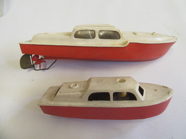 Penguin clockwork plastic Speed Cruiser boat Image