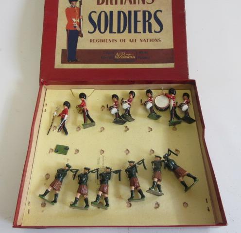 Britains No 2096 Pipes and Drums of the Irish Guards Image