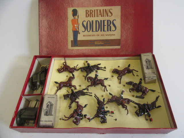 Britains No 39 RHA Team with mounted gunners Image