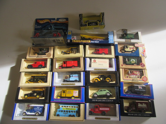 Twenty four Modern issue diecast including Lledo, G-E Image