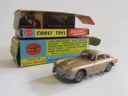 Corgi 261 James Bond Aston Martin DB5 Image