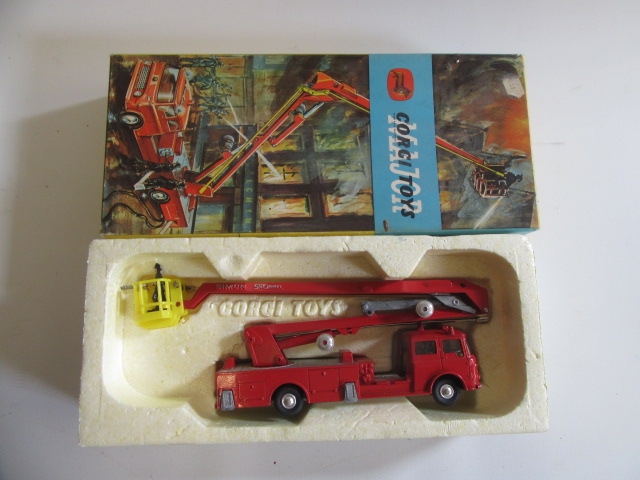 Corgi 1127 Simon Snorkel fire engine Image