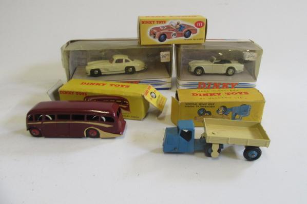 Dinky 281 Luxury Coach Image