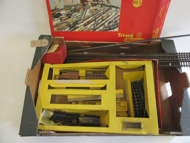 Triang RS.5 Train Set with 0-6-0 3F and goods wagons Image