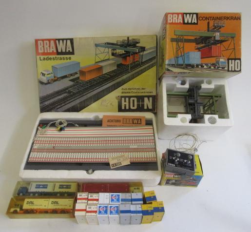 Brawa remote control container crane and moving track/road bed together with three Wiking container Image