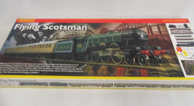 Hornby Flying Scotsman Set with Flying Scotsman locomotive and three L.N.E.R. coaches Image