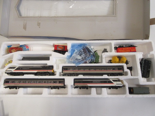 Hornby Intercity 125 Train Set with five additional goods wagons and plastic farm animals Image