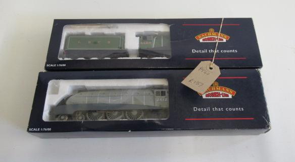 Bachmann A4 Golden Eagle finished in L.N.E.R. green and A4 Silver Fox in L.N.E.R. grey Image