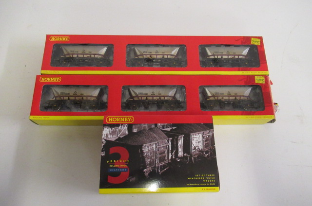 Hornby Goods Wagons R6222 weathered hoppers and weathered coal trucks Image