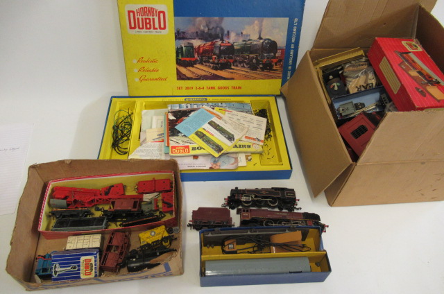 Hornby Dublo playworn trains including A4 Golden Fleece Image