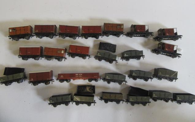 Hornby Dublo N.E.R. goods wagons comprising eleven 5-plank coal trucks Image