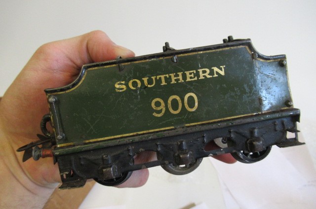 Hornby 20v electric 4-4-0 Eton locomotive and tender Image