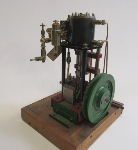 A single cylinder steam engine fitted with displacement lubricator Image