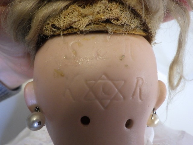 A Kammer & Reinhardt bisque socket head doll Image