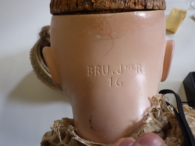 A Bru Jne. & Cie bisque socket head doll Image