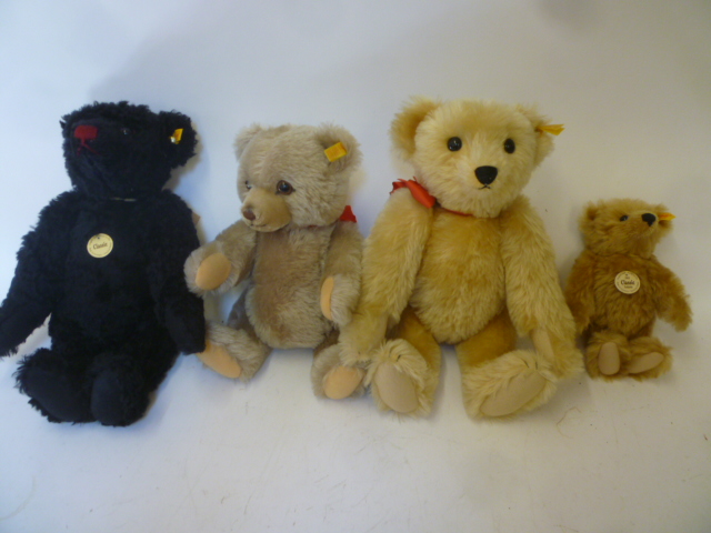 Four Steiff replica bears comprising "Classic" Image