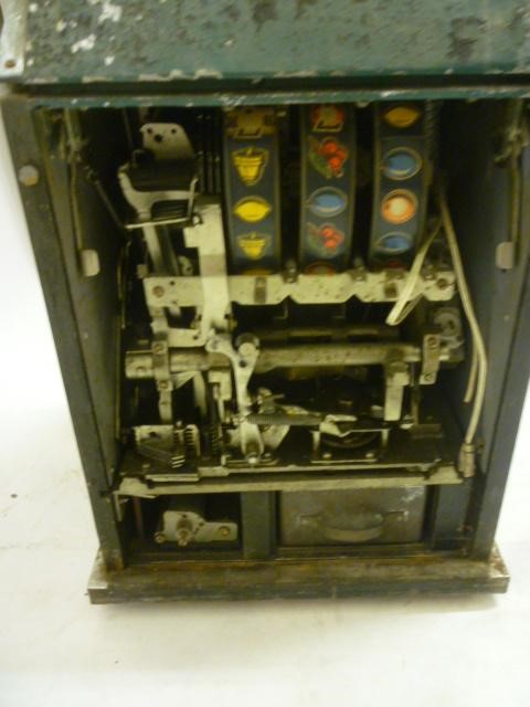 A Mills One Armed Bandit with "Mystery Bonus Payout" Image