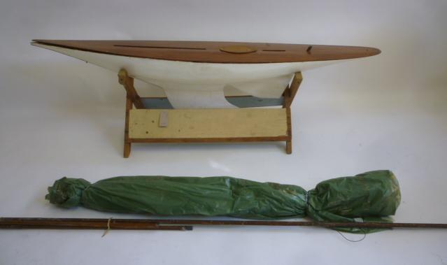 A pond yacht to restore Image