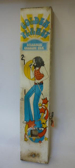 A Golden Planet Spearmint Chewing Gum dispensing machine Image