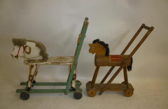 A small ash pull-along horse with two dimensional head Image