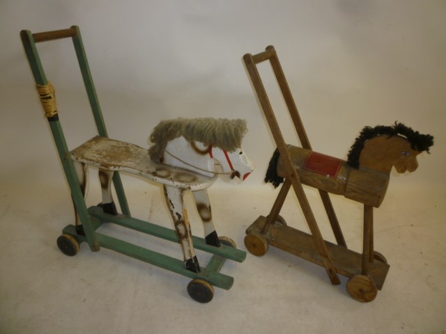 A small ash pull-along horse with two dimensional head Image