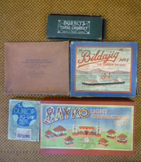 A Bayko Light Construction Set 2A Image