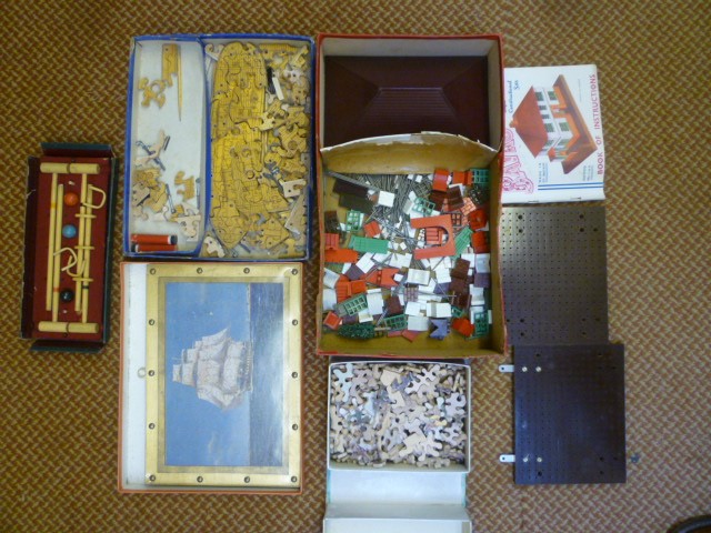 A Bayko Light Construction Set 2A Image