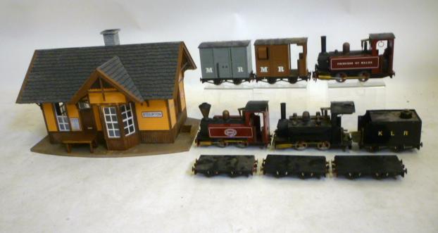 Mamod Railways items comprising two 0-4-0 saddle tank locomotives Image