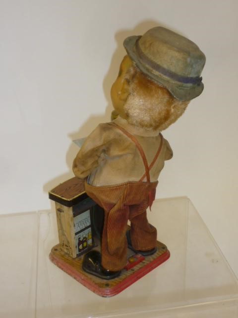 Charlie Weaver Bartender Image