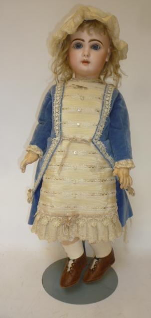 A Tete Jumeau Bebe with fixed blue glass eyes Image