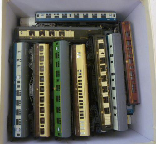 N gauge coaches by Lima and others including Pullman Image