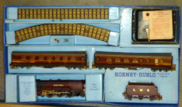 A Hornby Dublo EDP2 Passenger Train Set with Duchess of Atholl locomotive Image