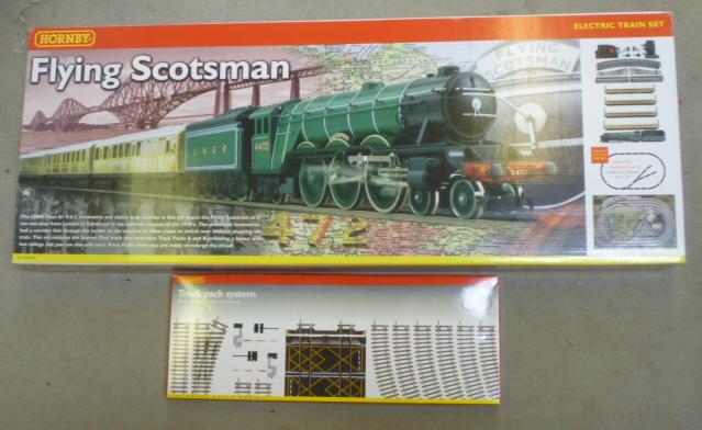 Hornby Flying Scotsman Train Set with L.N.E.R. coaches Image