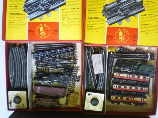 Trix Twin Train Set with B.R. 0-4-0 and three B.R. coaches Image